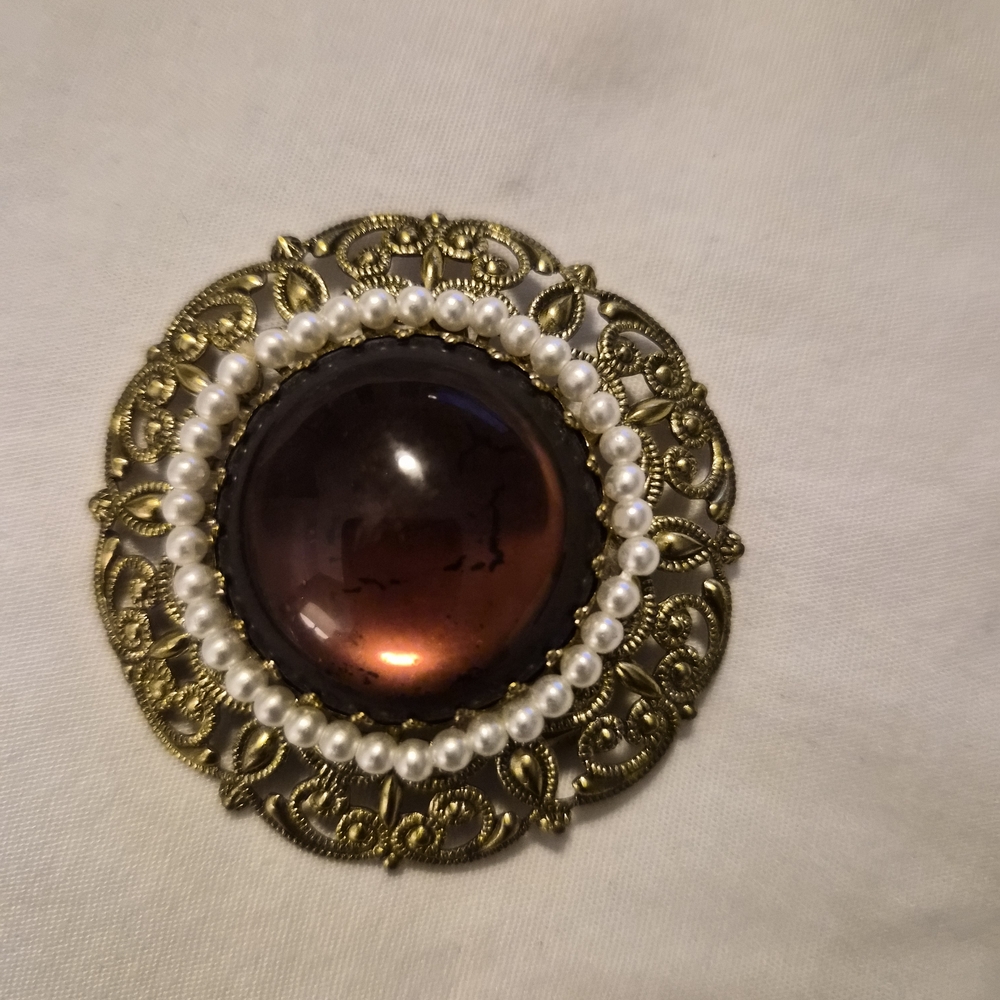 Vintage Gold and Brown Brooch with Pearls